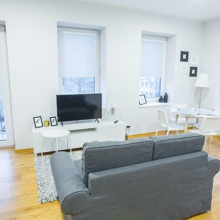Bright 1Bd Apartment In Old Town By Hostlovers Kaunas Kültér fotó