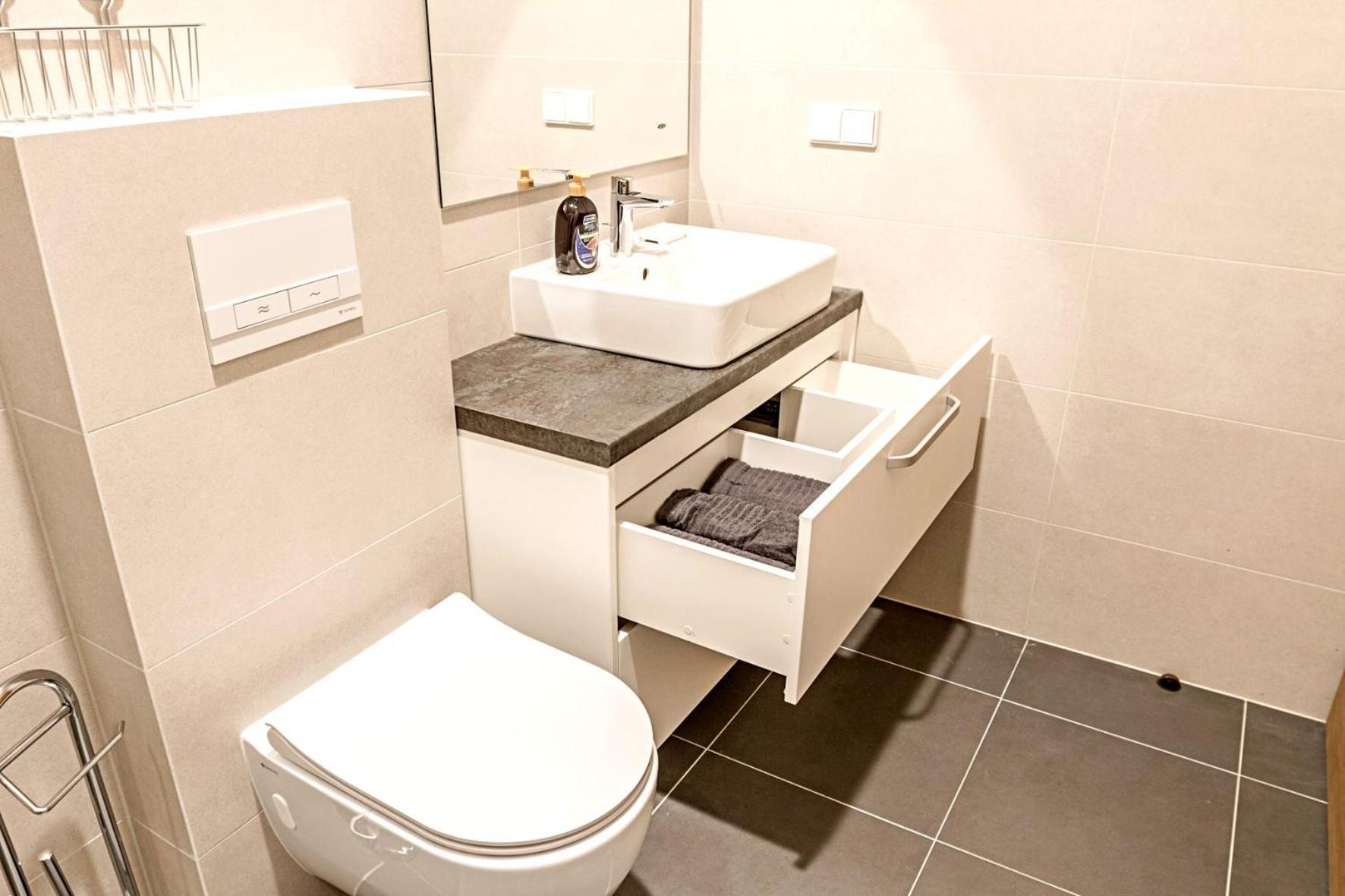 Bright 1Bd Apartment In Old Town By Hostlovers Kaunas Kültér fotó
