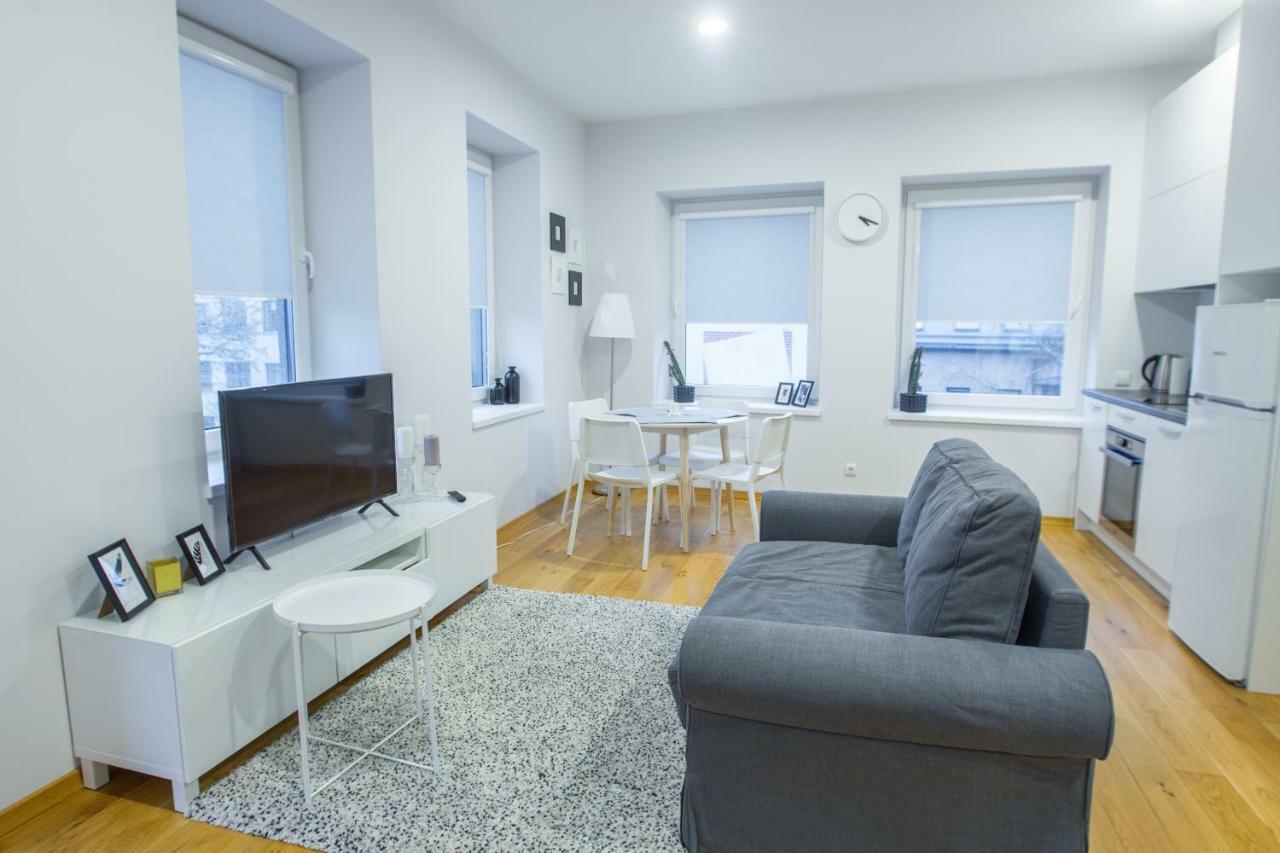 Bright 1Bd Apartment In Old Town By Hostlovers Kaunas Kültér fotó